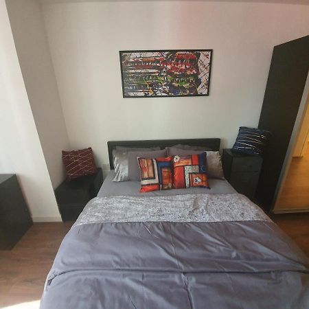 Double Room With Shared Bathroom London Exteriör bild