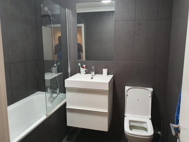 Double Room With Shared Bathroom London Exteriör bild