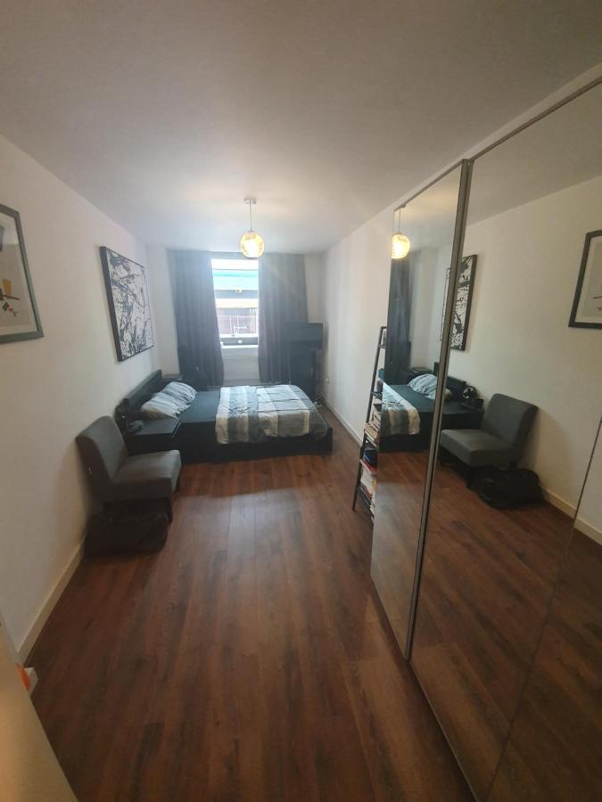 Double Room With Shared Bathroom London Exteriör bild